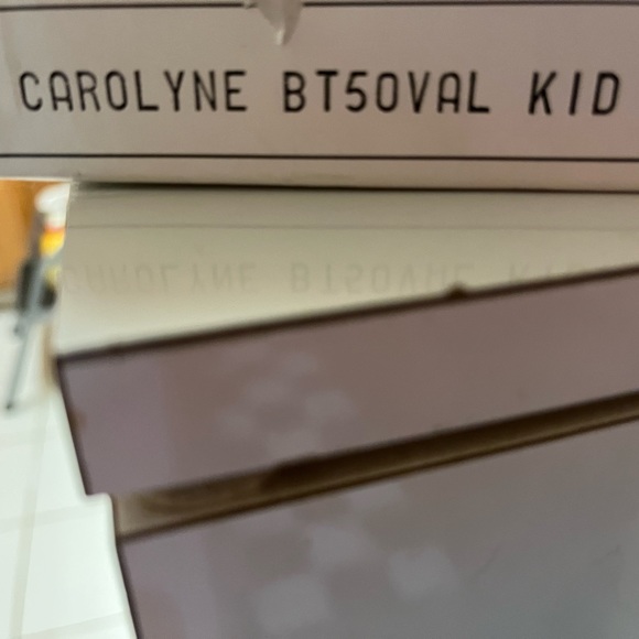 Manolo Blahnik
Carolyne Camel Leather Pumps Low-Heel. size 9. Kitten heel. - Picture 4 of 4